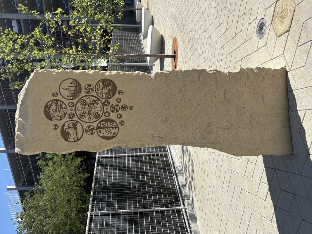 A sandstone pillar with an etching of Basque motifs and symbols.
